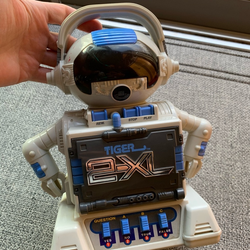 Vintage 1992 Tiger 2-XL ROBOT working 3 tapes